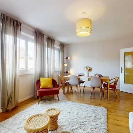 Chez Lea 1 Parking Апартаменты *