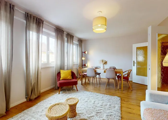 Chez Lea 1 Parking Апартаменты *