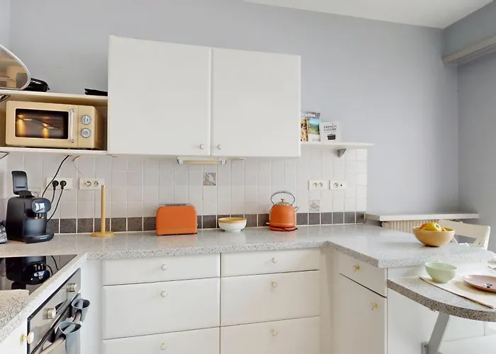 Chez Lea 1 Parking Апартаменты *