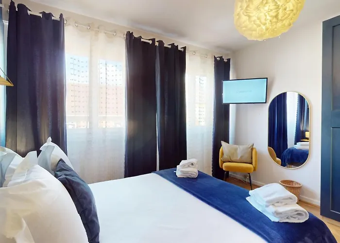 Chez Lea 1 Parking Апартаменты *